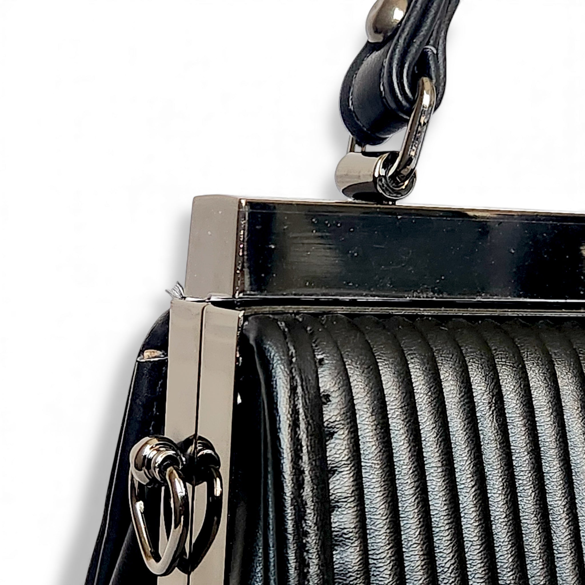 Elegant Pleated Top-Handle Hand Bag – Frame Closure, with chain Strap